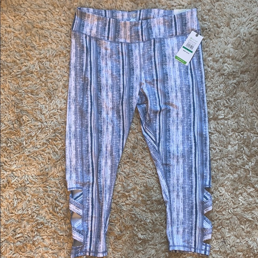 NWT Gaiam Capri athletic leggings size XL